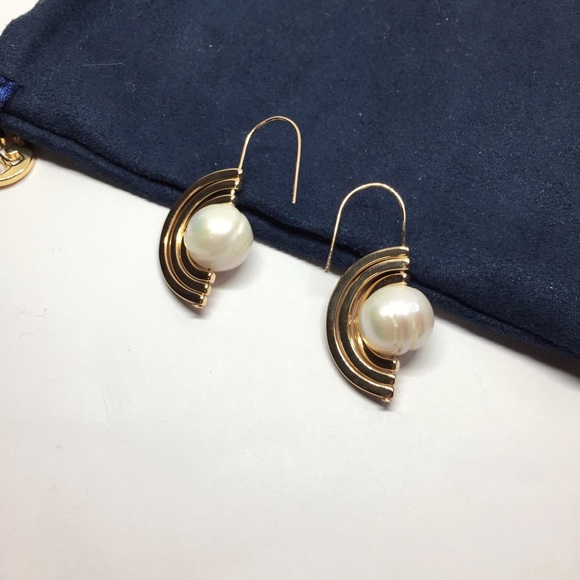 Tory Burch Jewelry - NIB Tory Burch pearl hook earrings